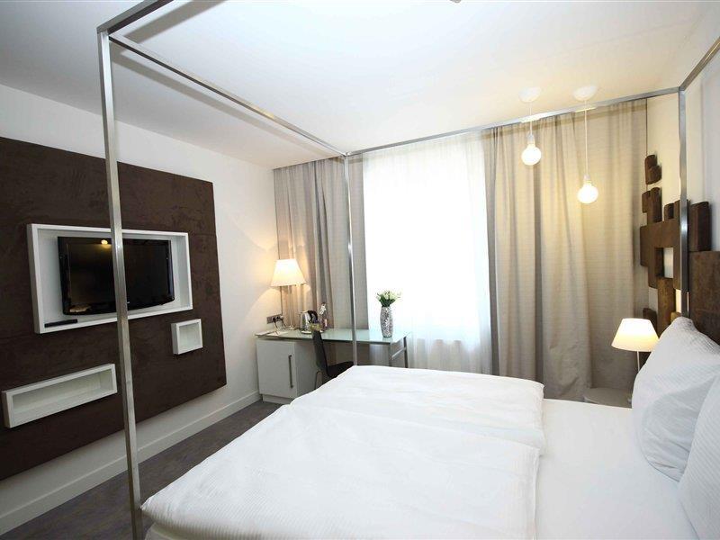 Pure White Hotel Prague Room photo